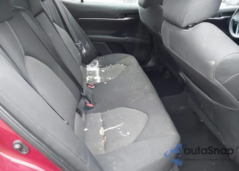 2022 Toyota Camry Le z USA, uszkodzony, nr VIN 4T1C11AK2NU689003